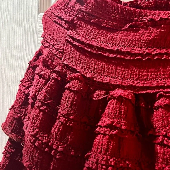 Elegant Burgundy Layered Skirt - Picture 3 of 3